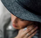 mit Hut ist Mann/Frau einfach ein anderer Mensch mit Hut ist Mann/Frau einfach ein anderer Mensch